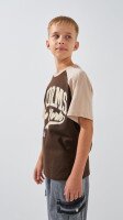 Футболка з принтом для хлопчика LAWA P-BB02317 134 см Шоколадно-молочний shop (2888000011497)  Фото №1